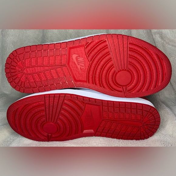 Air Jordan 1 Retro High OG Sz 9 main image 5